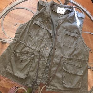 2x Women’s Per Se Forest Green Cargo Vest